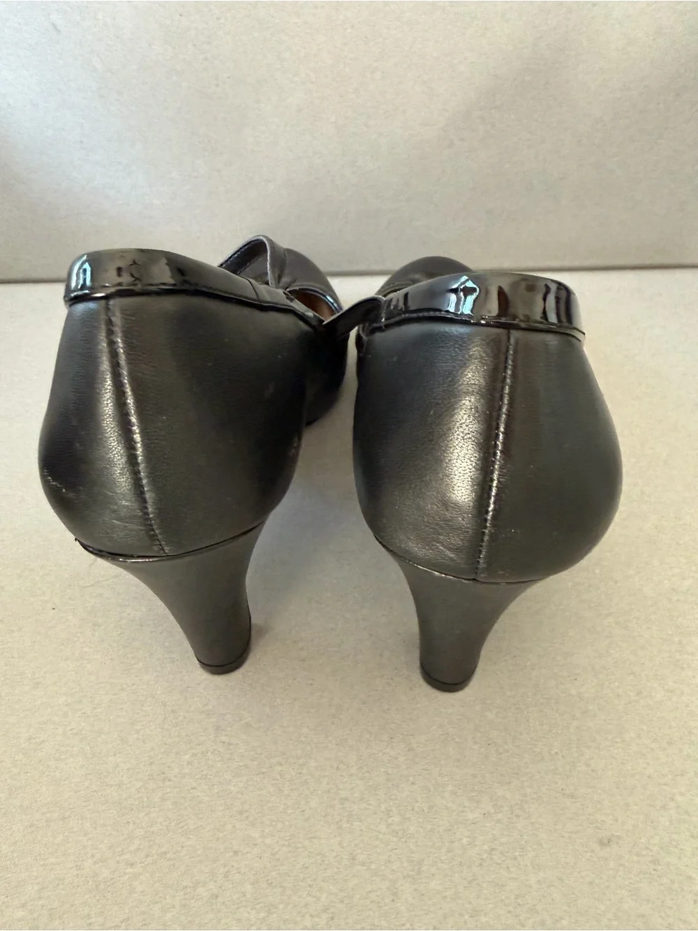 Gianni Bini Black T-Strap Mary Jane Heels Memory Foam Comfort Pumps 8M NWOT